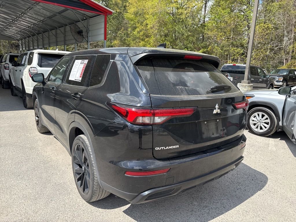 Used 2023 Mitsubishi Outlander SE Black Edition image 5