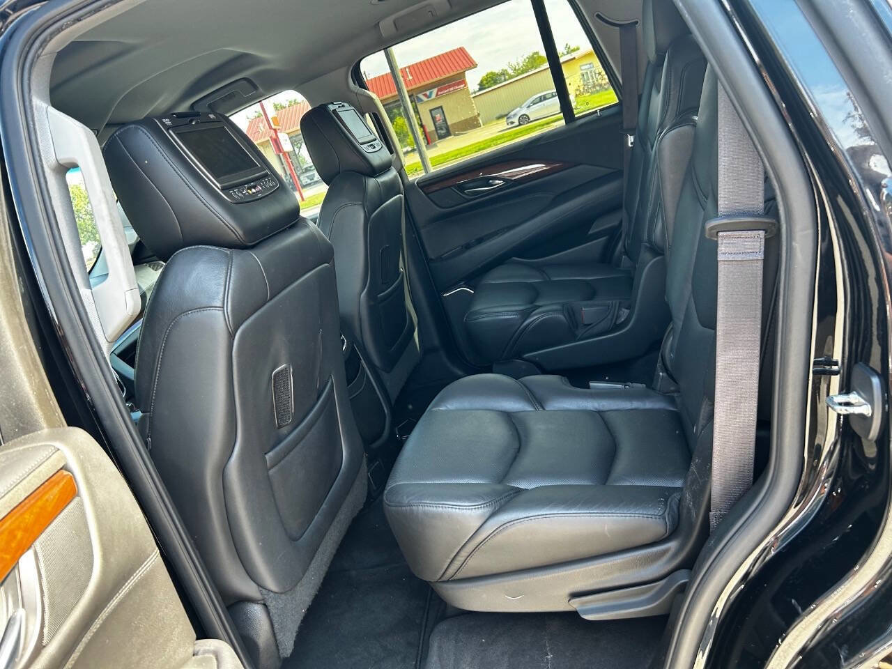 Used 2017 Cadillac Escalade 2WD image 12
