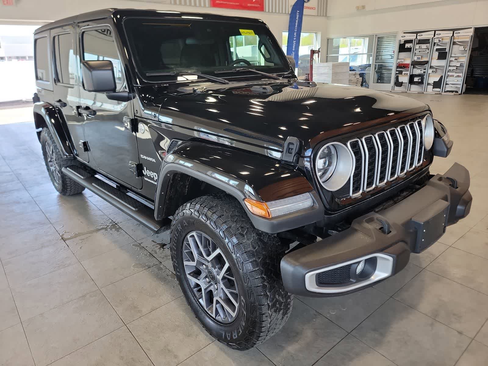 Used 2024 Jeep Wrangler Unlimited Sahara AWD/4WD image 5