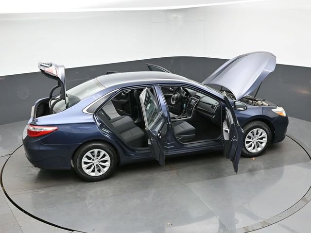 Used 2016 Toyota Camry LE image 40