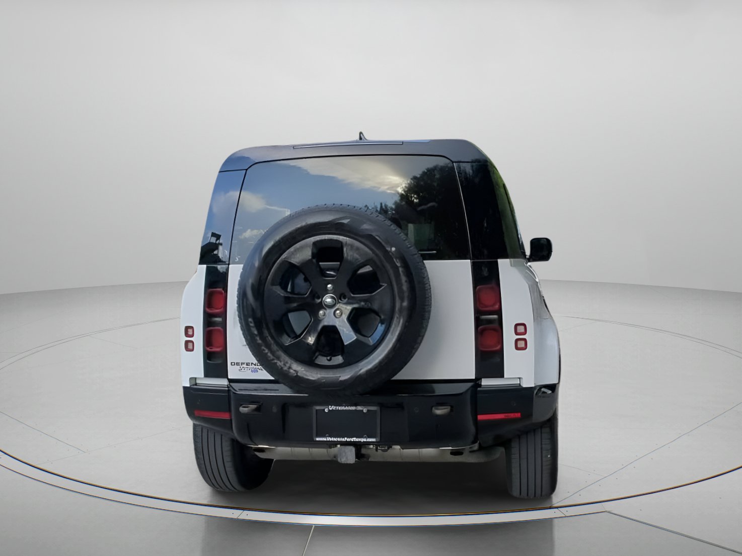 Used 2024 Land Rover Defender 110 X-Dynamic SE AWD/4WD image 25