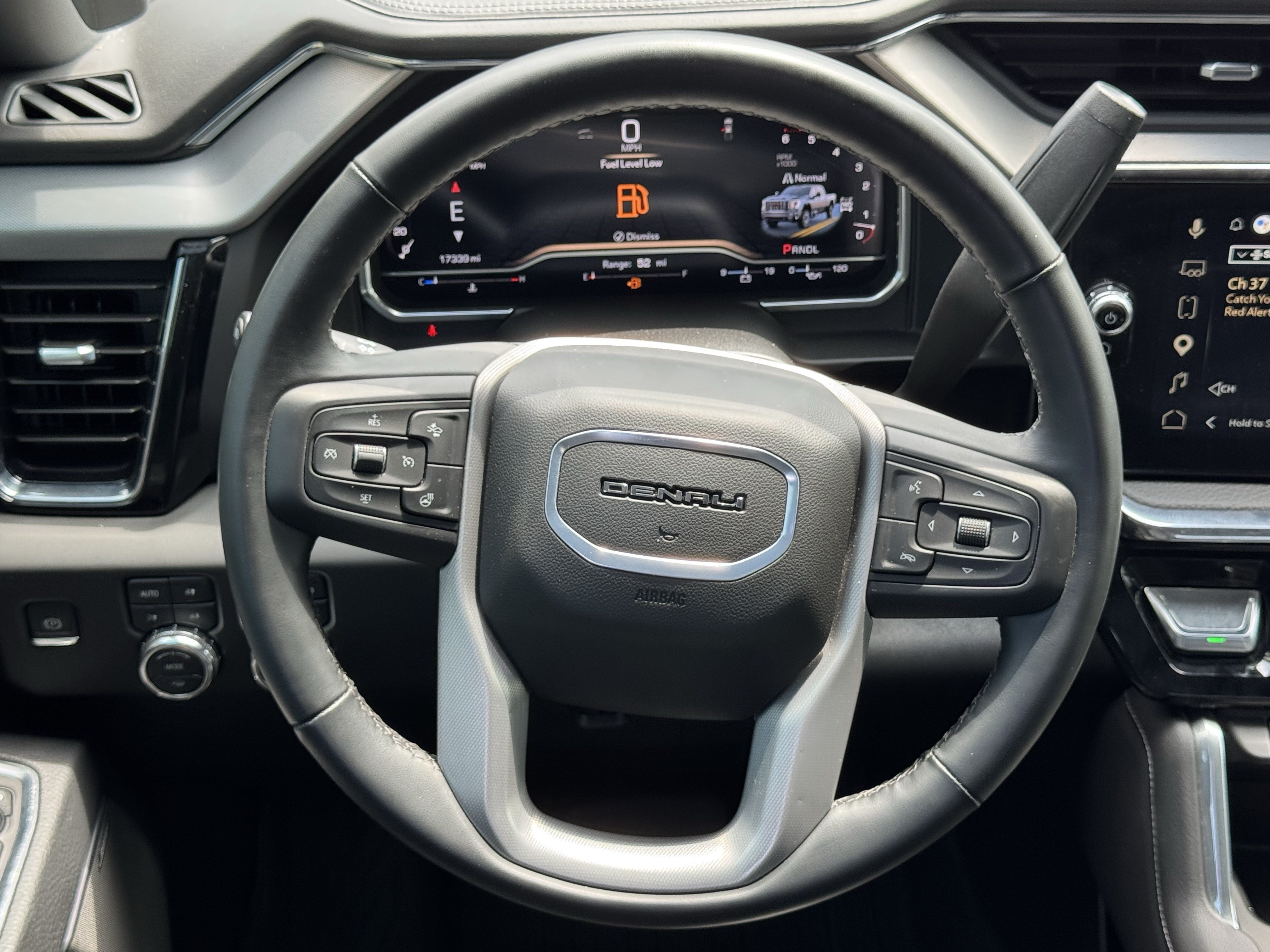 Used 2025 GMC Sierra 2500 Denali AWD/4WD image 12