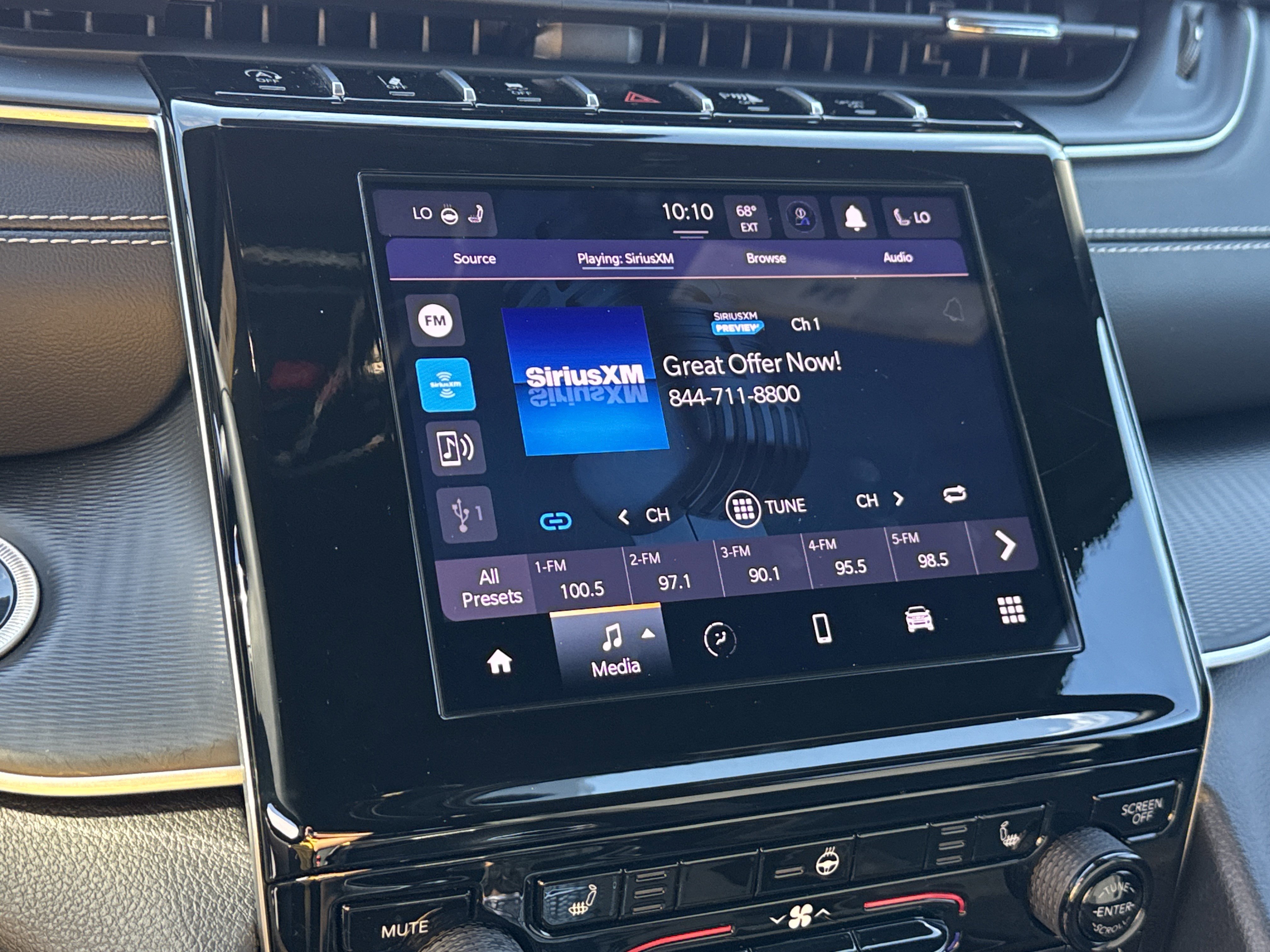 Used 2025 Jeep Grand Cherokee Laredo w/ Luxury Tech Group I image 33