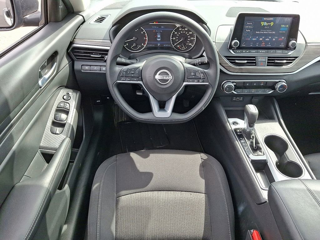 Used 2025 Nissan Altima 2.5 SV image 12