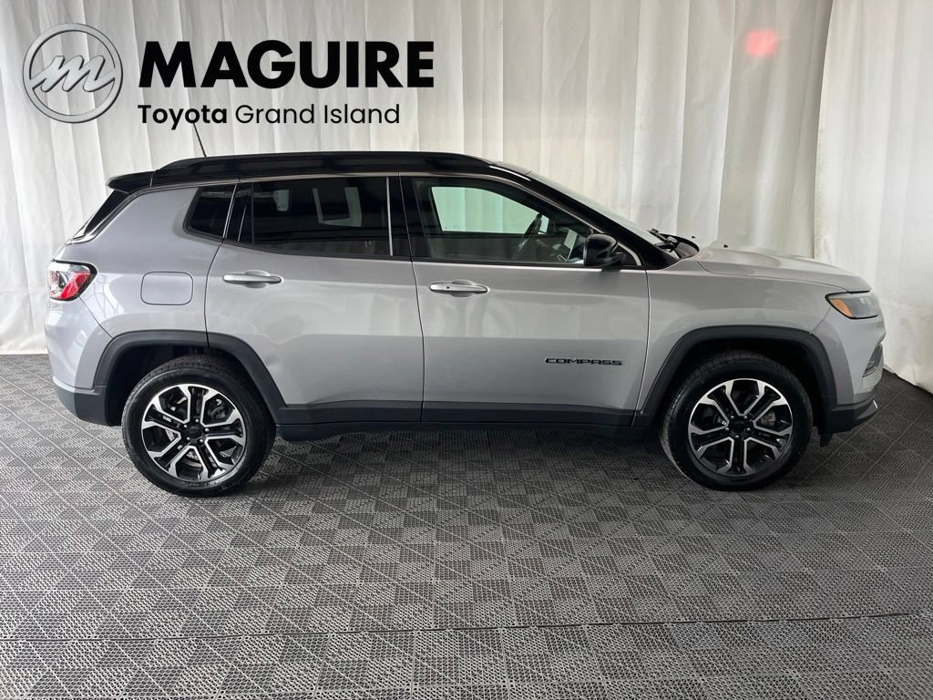 Used 2023 Jeep Compass Limited AWD/4WD image 2