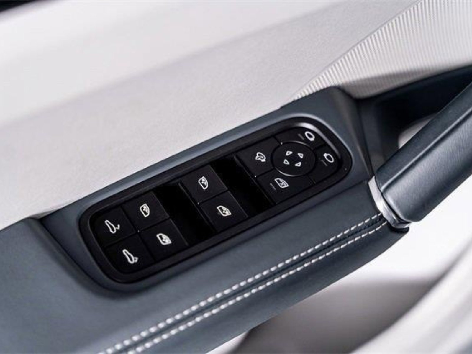 Used 2022 Porsche Cayenne S image 51