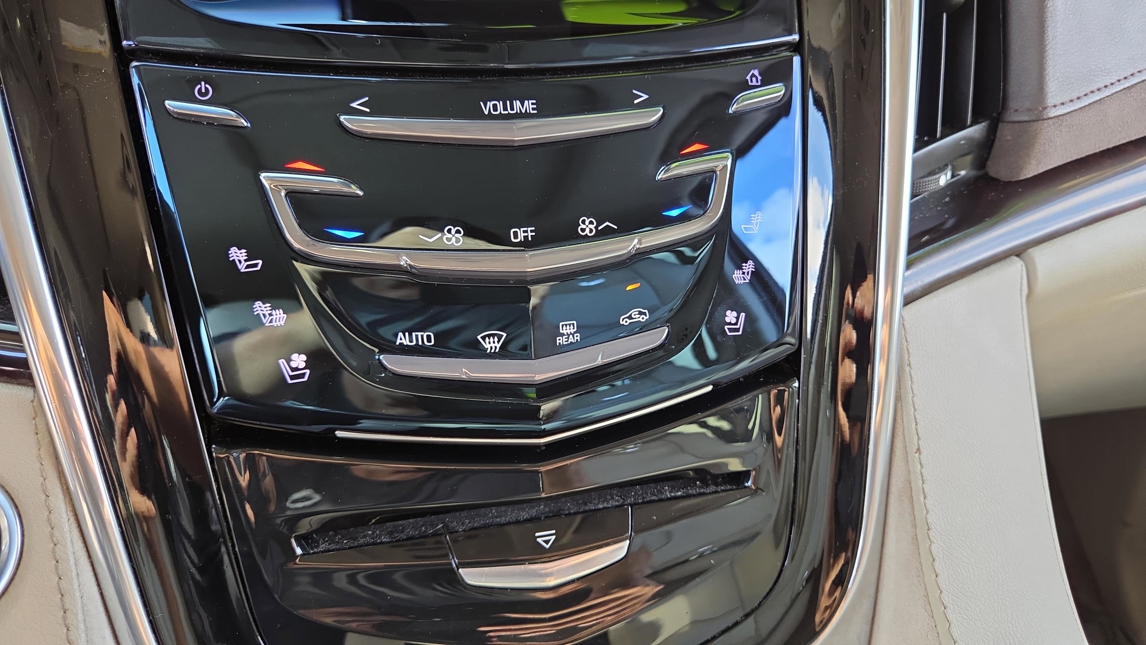 Used 2015 Cadillac Escalade Luxury image 29