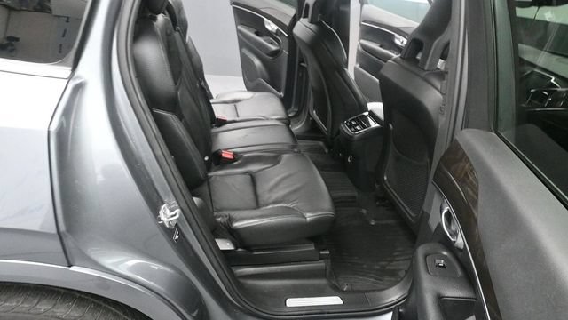 Used 2018 Volvo XC90 T5 Momentum w/ Convenience Package AWD/4WD image 17