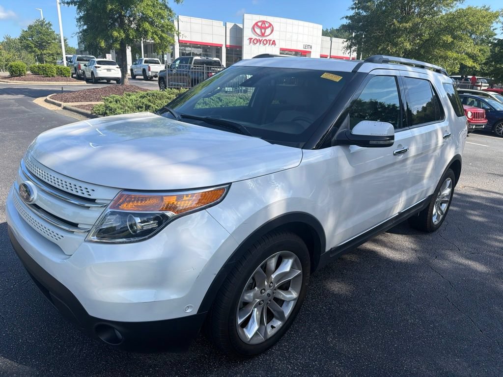 Used 2015 Ford Explorer Limited w/ Equipment Group 302A AWD/4WD image 2