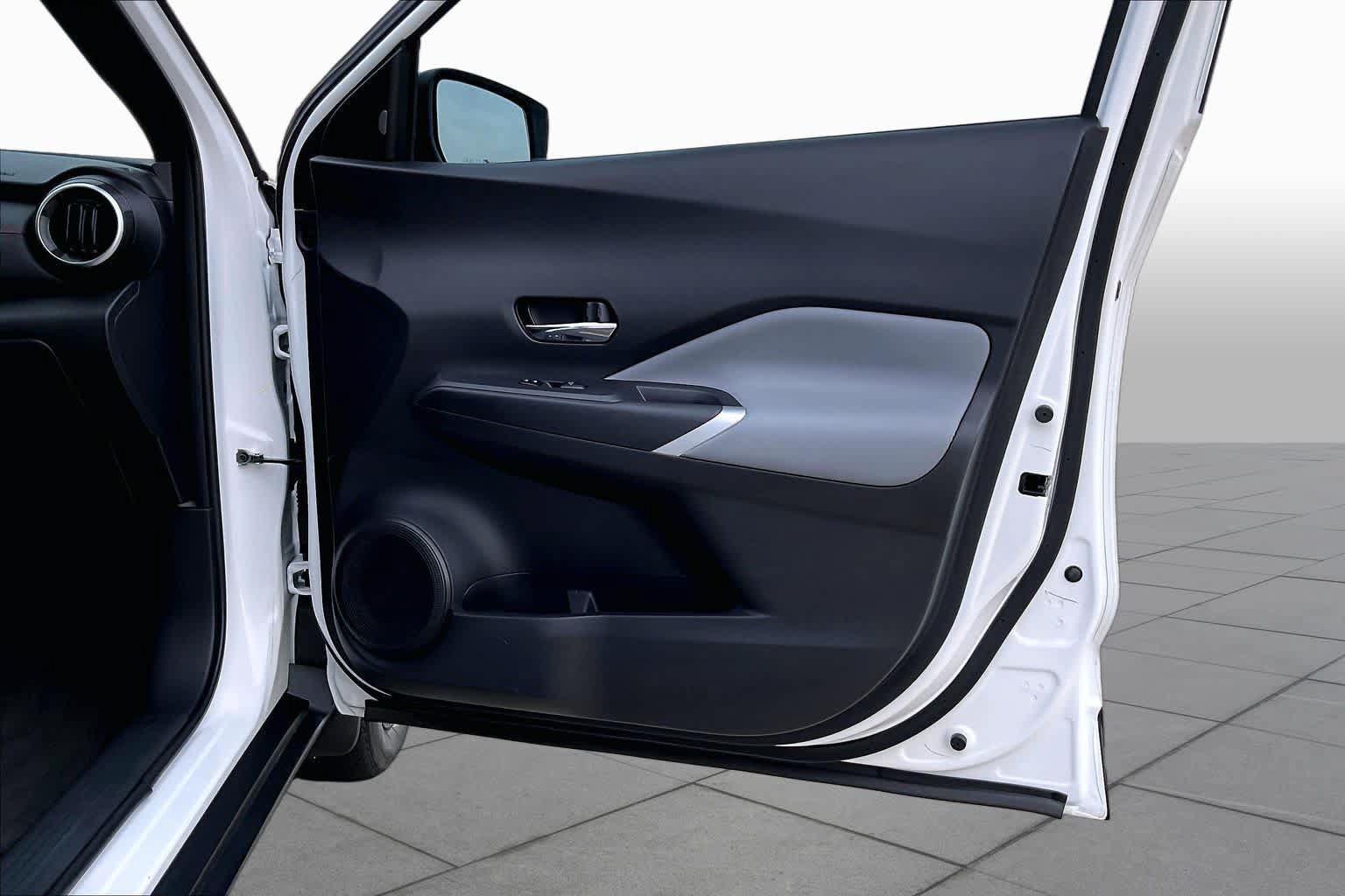 Used 2024 Nissan Kicks SR w/ SR Premium Package FWD image 22
