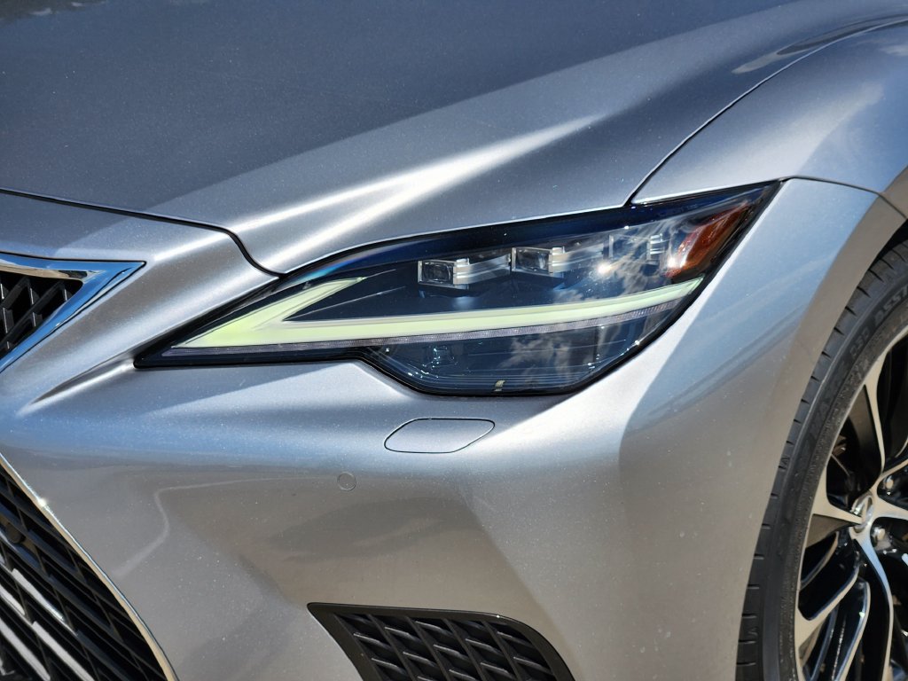 Certified 2023 Lexus LS 500 w/ Luxury Package RWD image 9