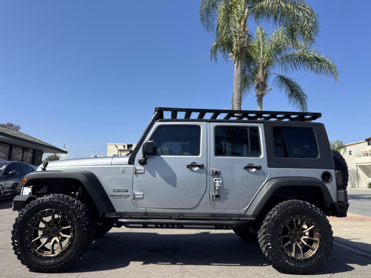 Used 2015 Jeep Wrangler Unlimited Sport AWD/4WD image 2