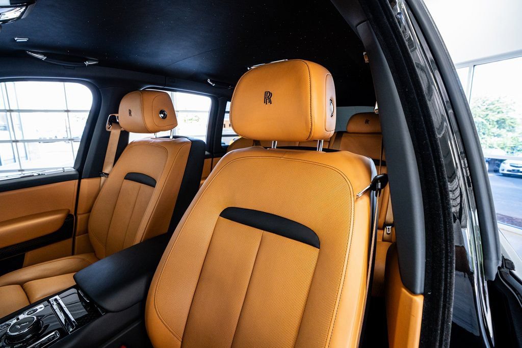 Used 2022 Rolls-Royce Cullinan Black Badge AWD/4WD image 37