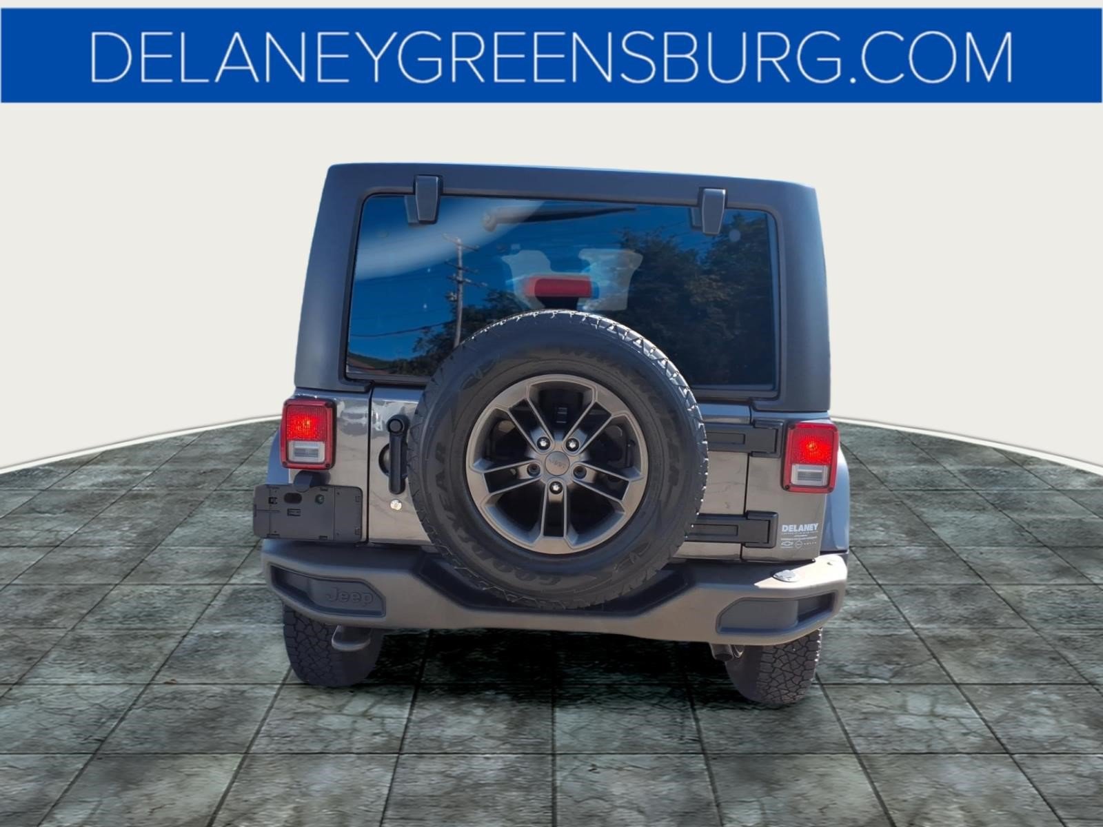 Used 2016 Jeep Wrangler Unlimited Sahara AWD/4WD image 4