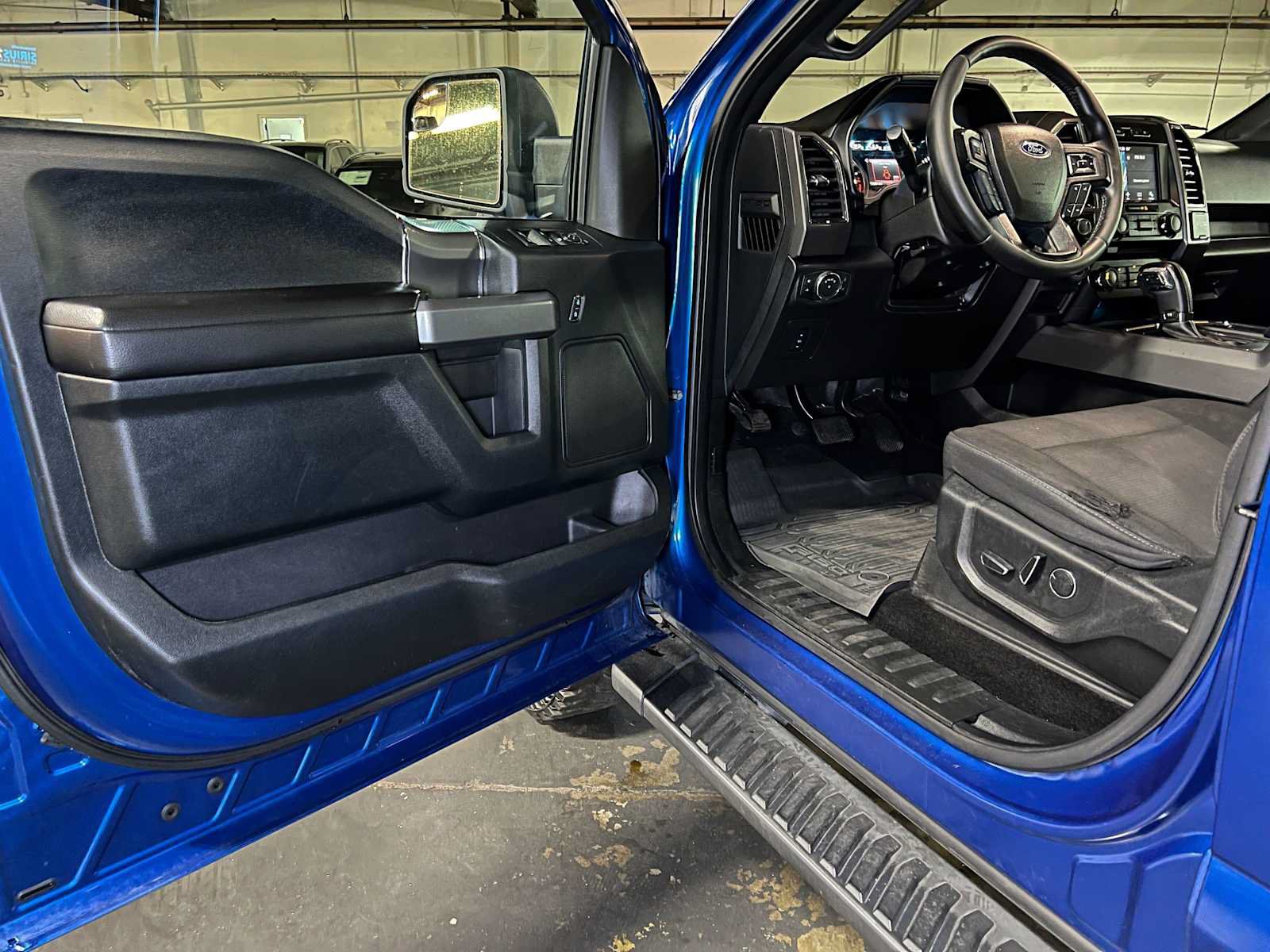 Used 2017 Ford F150 XLT w/ Equipment Group 302A Luxury AWD/4WD image 22
