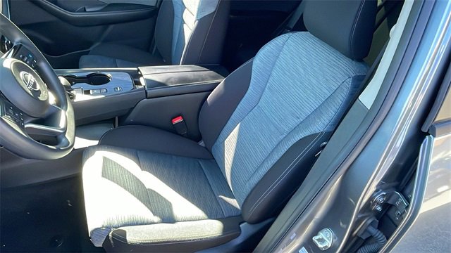 Used 2023 Nissan Rogue SV image 11