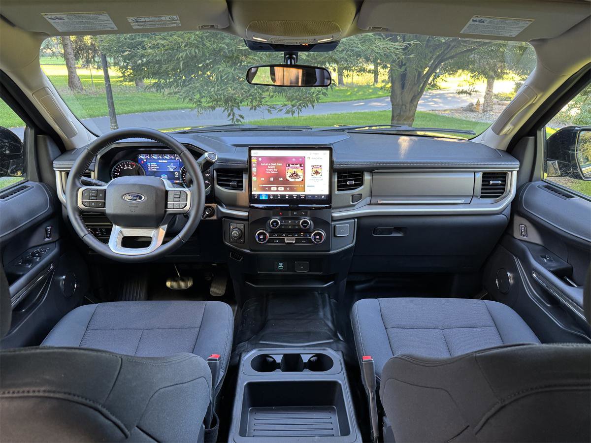 Used 2023 Ford Expedition Max XL AWD/4WD image 3