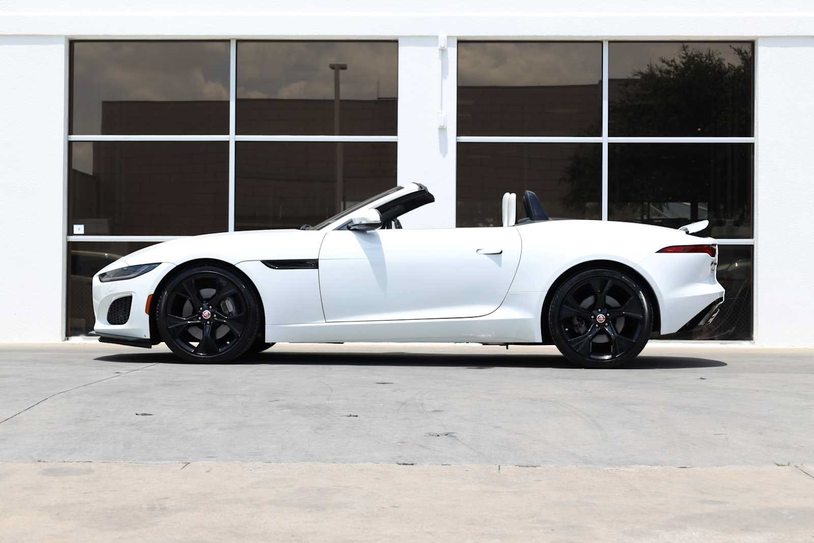 Used 2021 Jaguar F-TYPE Convertible RWD image 13