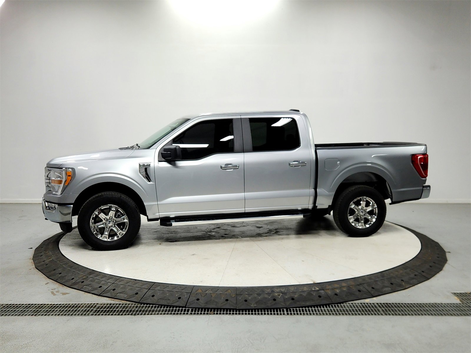 Used 2023 Ford F150 XLT w/ XTR Package image 4