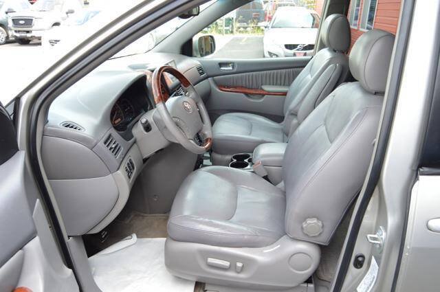 Used 2004 Toyota Sienna XLE Limited w/ Limited Pkg 5 FWD image 46