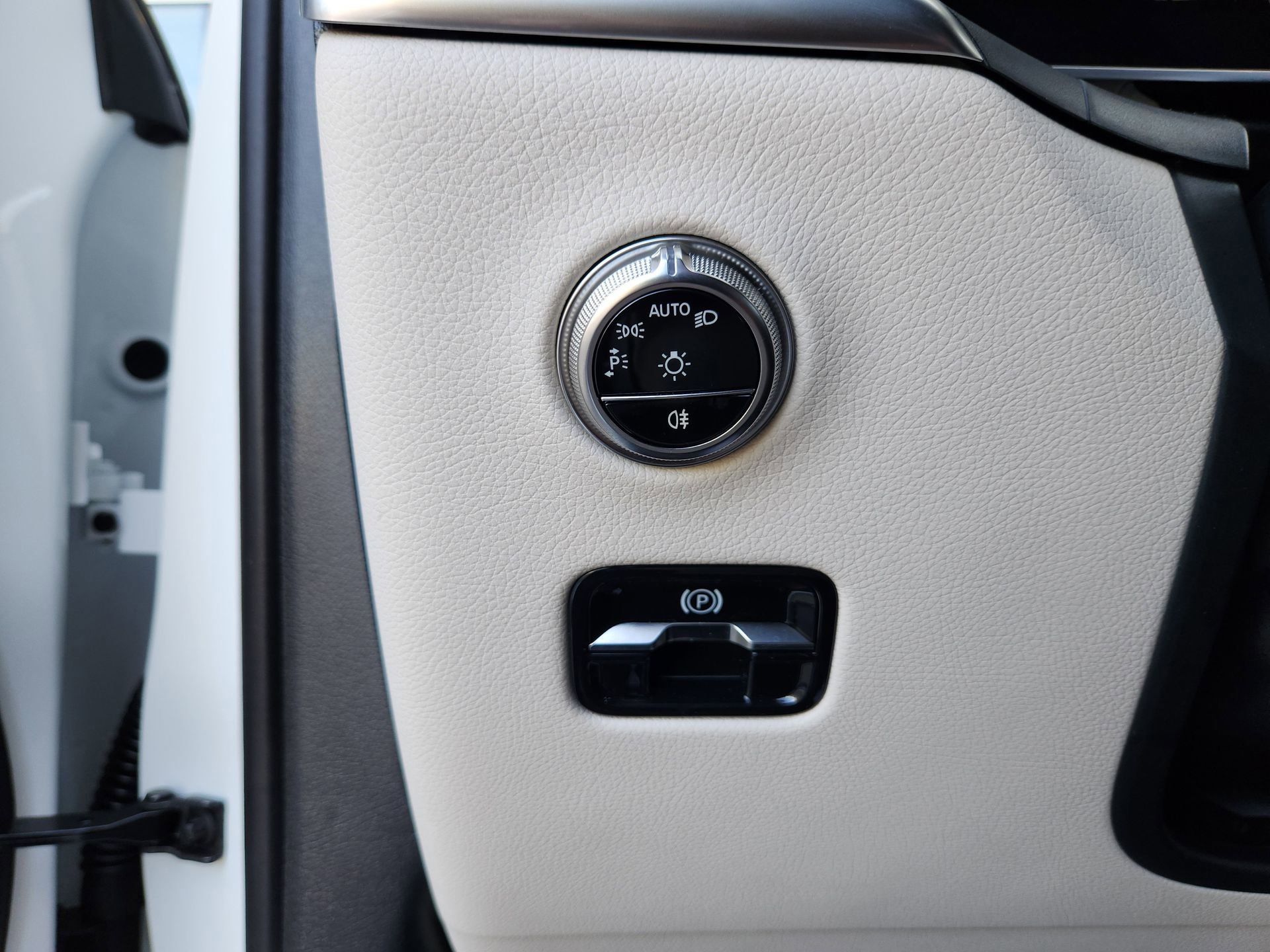 Certified 2026 Mercedes-Benz GLC 300 image 23