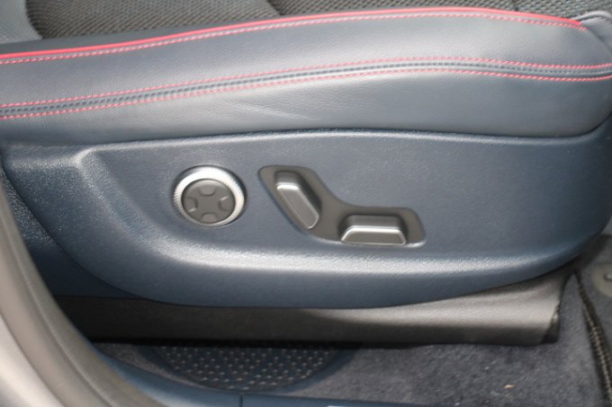 Used 2022 Genesis GV70 3.5T Sport image 21