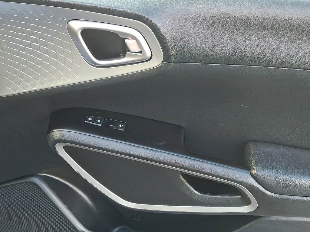 Used 2023 Kia Soul S image 12