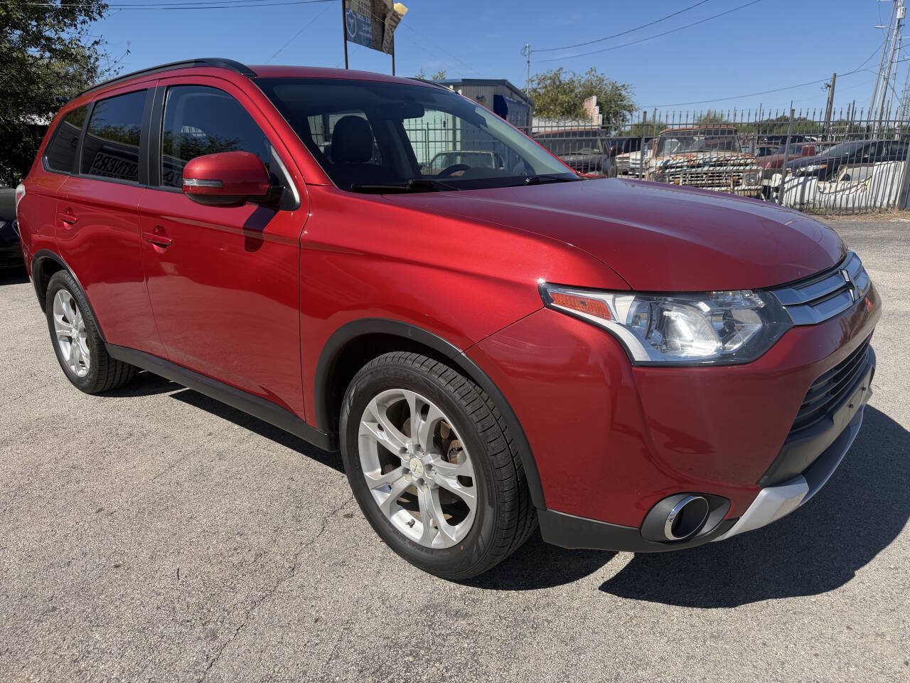 Used 2015 Mitsubishi Outlander SE FWD image 3