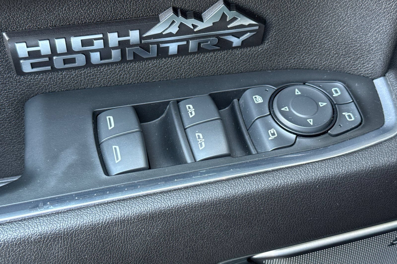 Used 2023 Chevrolet Silverado 1500 High Country AWD/4WD image 11