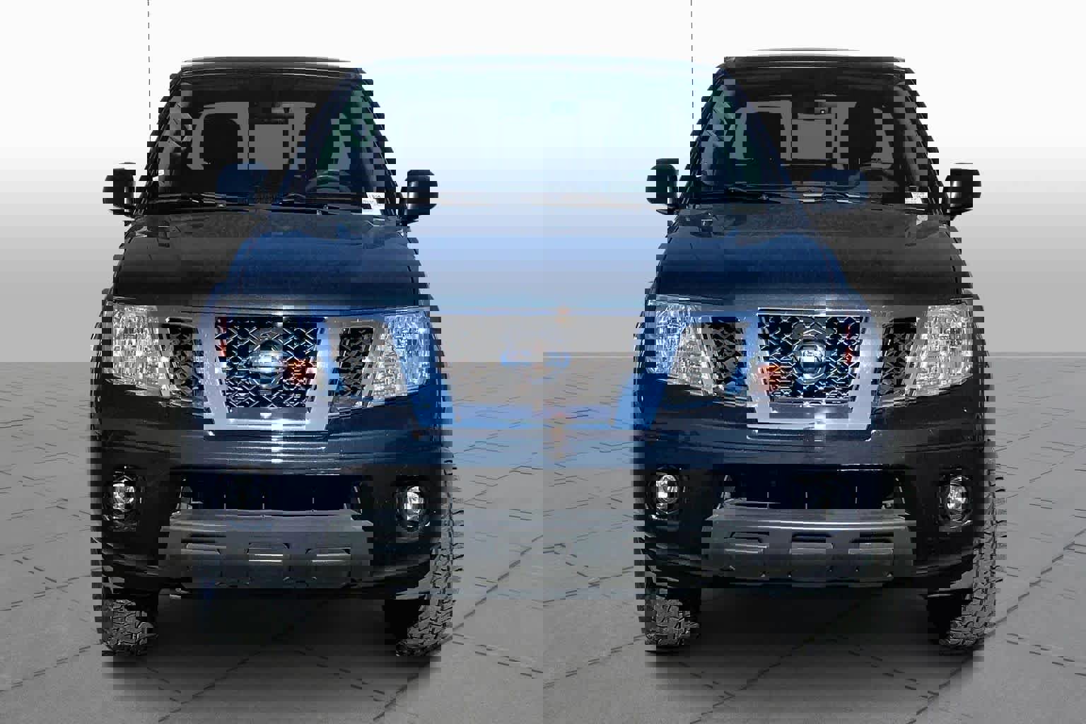 Used 2020 Nissan Frontier SV image 3