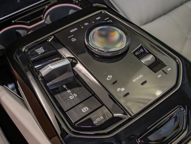 Used 2026 BMW 530i xDrive w/ Premium Package image 19