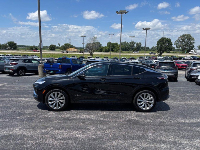 Certified 2025 Buick Envista Avenir FWD image 2