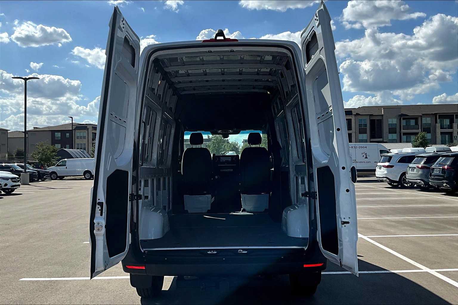 Used 2025 Mercedes-Benz Sprinter 2500 image 19