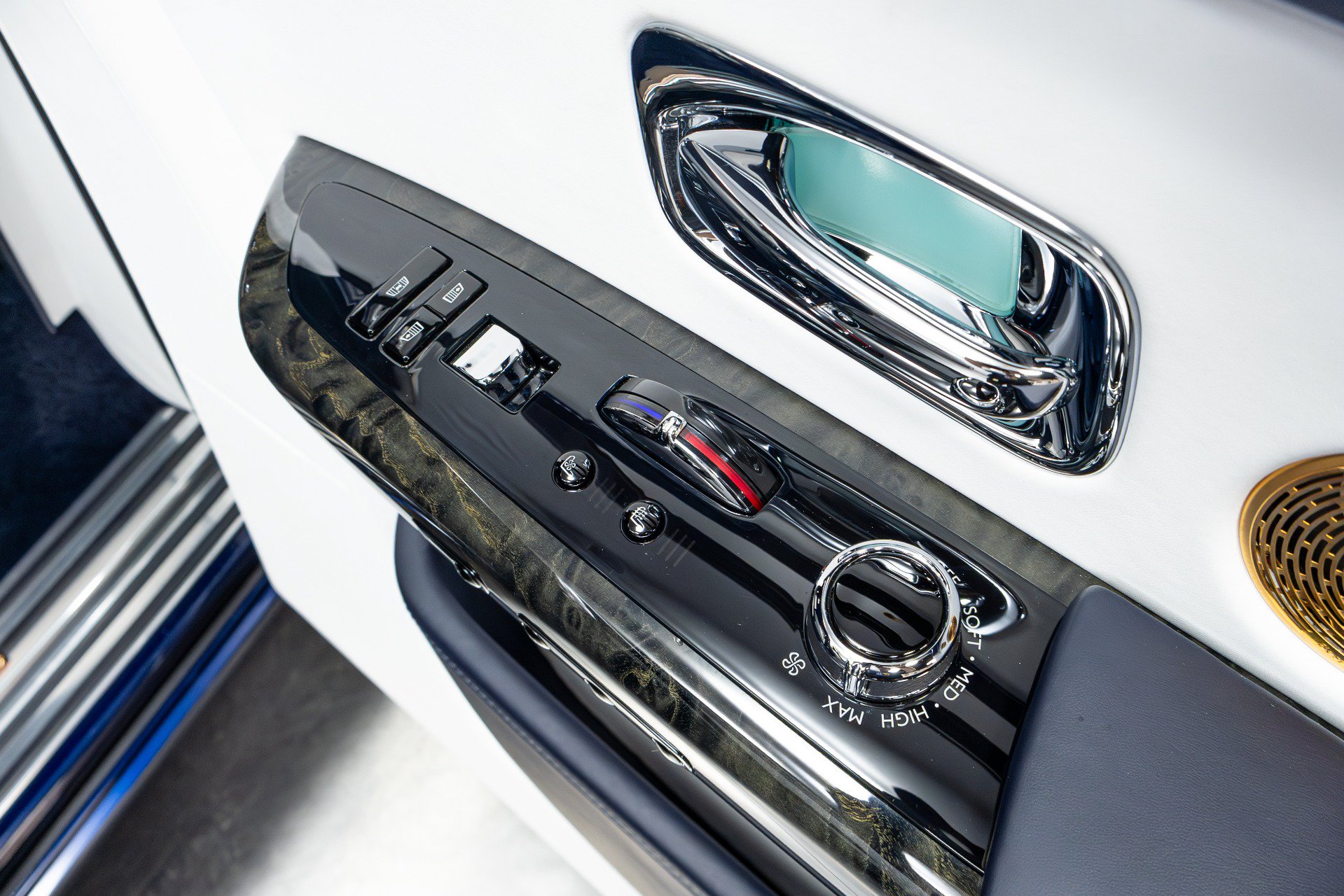 Used 2021 Rolls-Royce Phantom Sedan RWD image 54