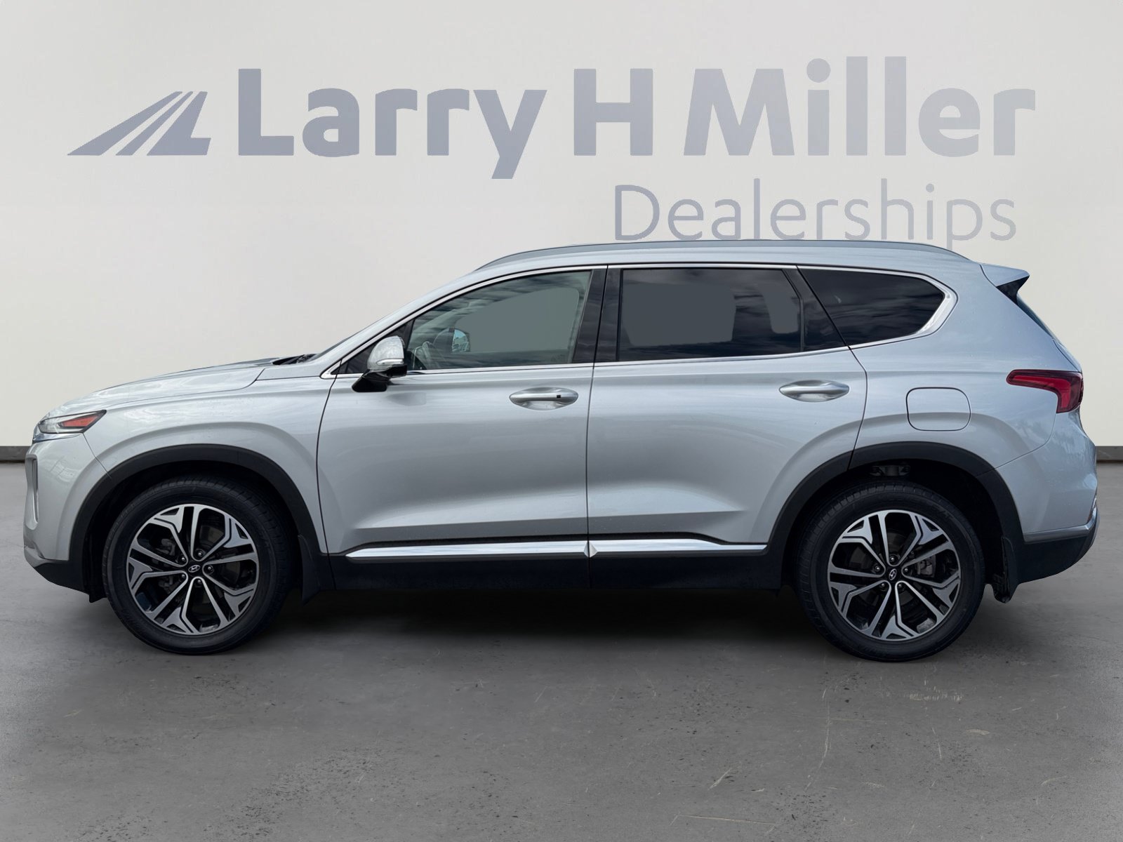 Used 2019 Hyundai Santa Fe AWD image 2