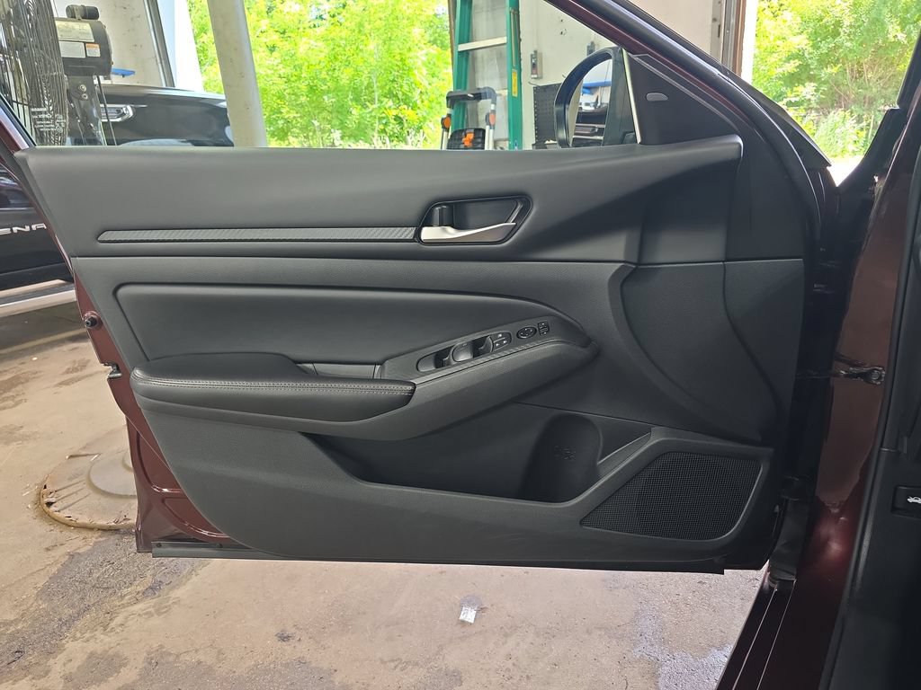 Used 2024 Nissan Altima 2.5 SV FWD image 26