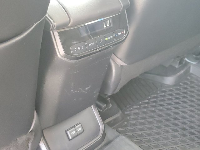 Used 2022 Toyota Highlander XLE AWD/4WD image 29