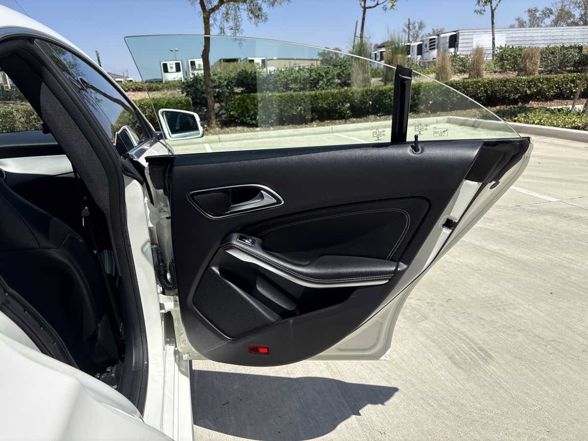 Used 2018 Mercedes-Benz CLA 250 image 13