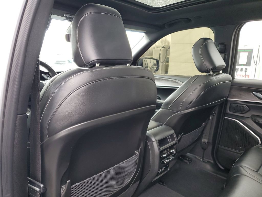 Used 2025 Jeep Grand Cherokee Limited 4xe image 32