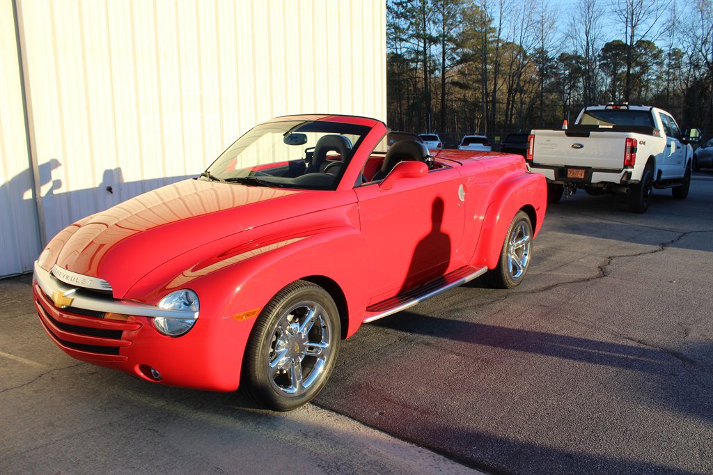 Used 2004 Chevrolet SSR w/ Preferred Equipment Group RWD image 16