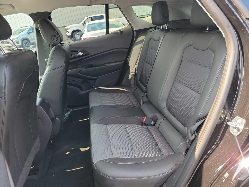 Used 2025 Chevrolet Trax LT FWD image 15