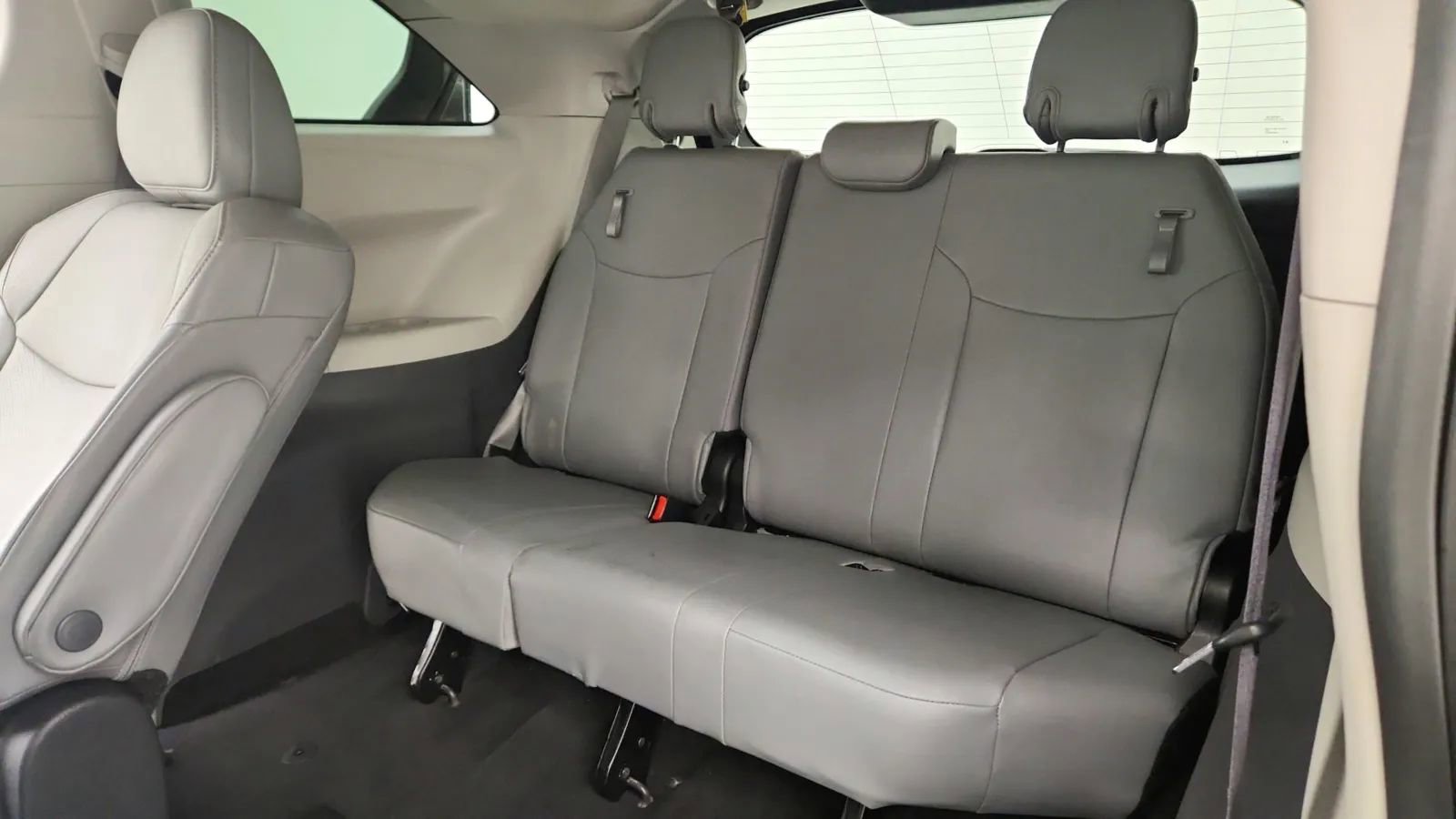 Used 2024 Toyota Sienna XLE image 29