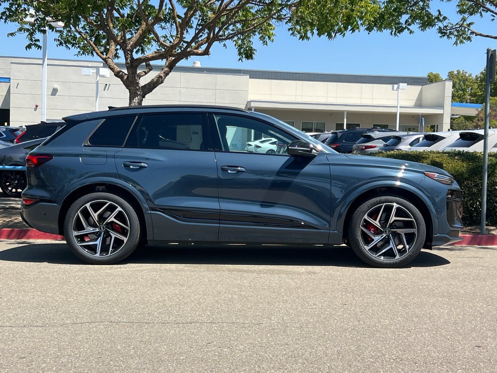 New 2027 Audi SQ6 e-tron Premium Plus AWD/4WD image 7
