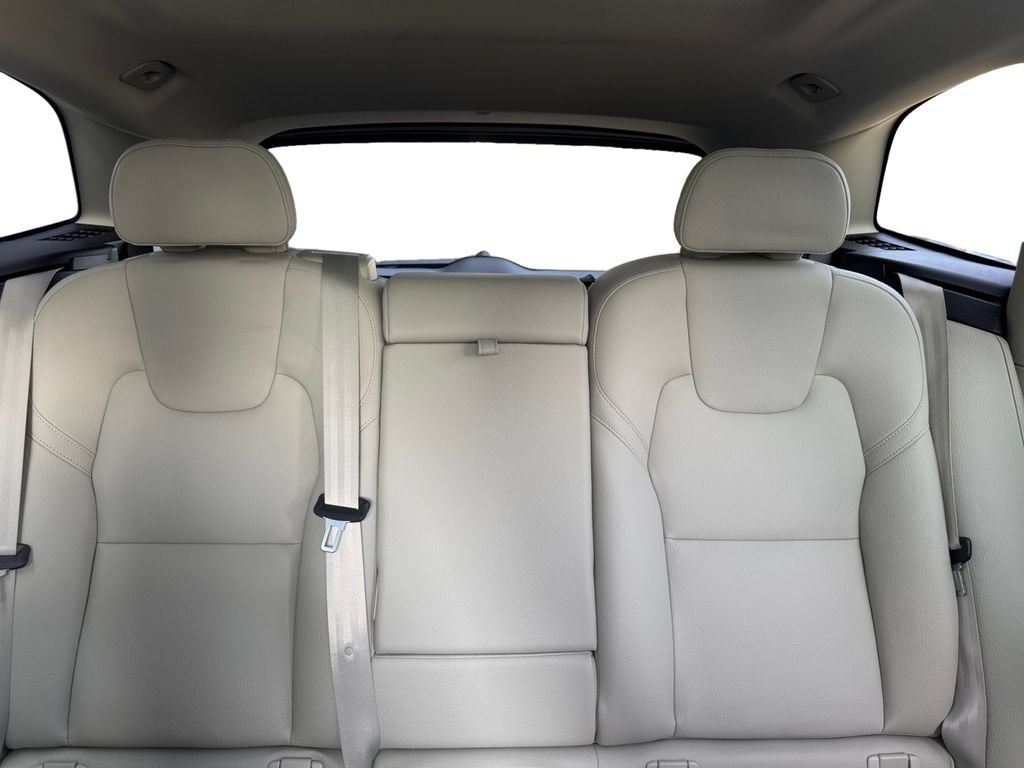 Certified 2023 Volvo XC60 B5 Core w/ Climate Package AWD/4WD image 23