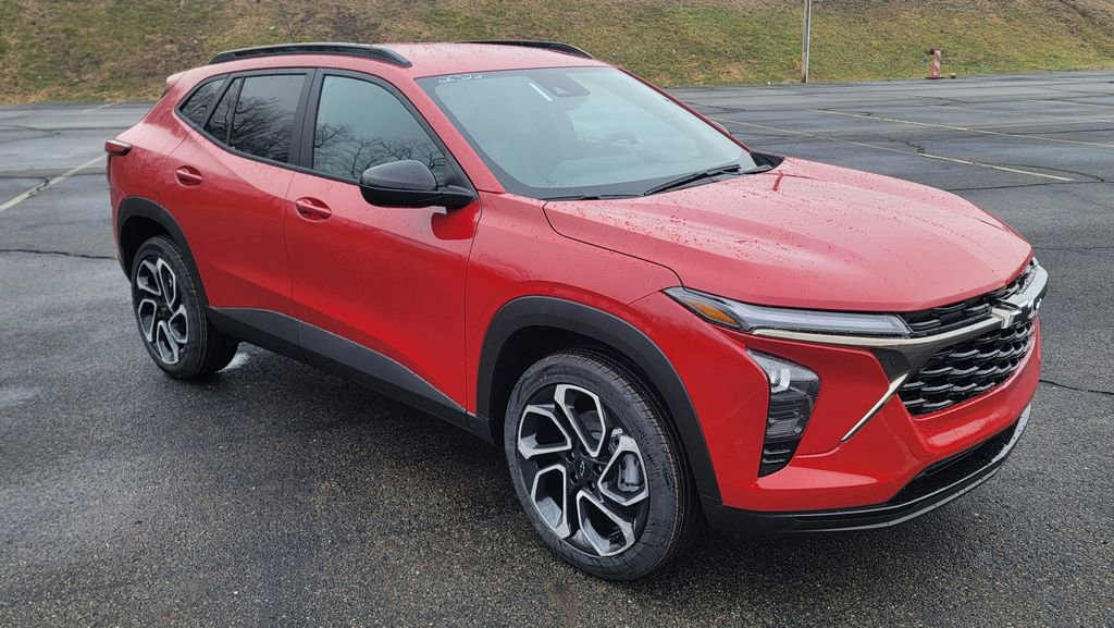 New 2026 Chevrolet Trax RS image 2