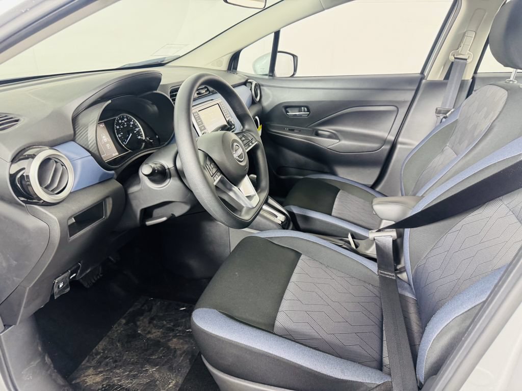 Used 2025 Nissan Versa SV w/ Trunk Package FWD image 5