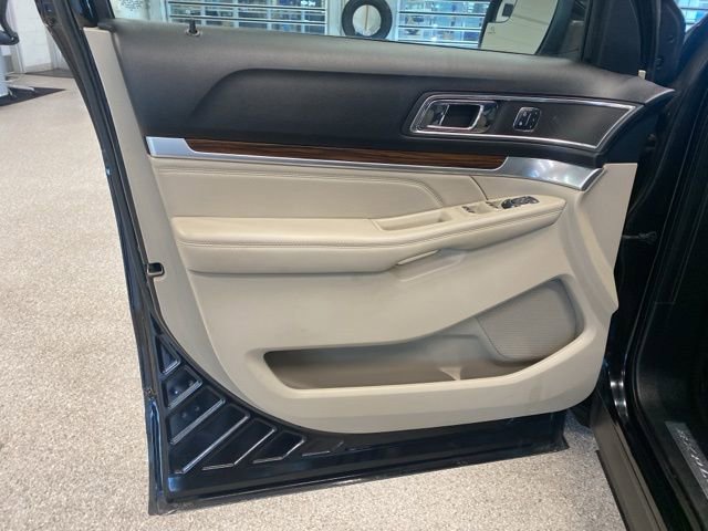 Used 2018 Ford Explorer Limited image 29