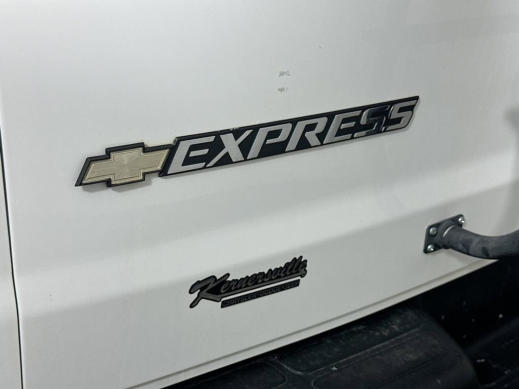 Used 2022 Chevrolet Express 2500 Extended image 27