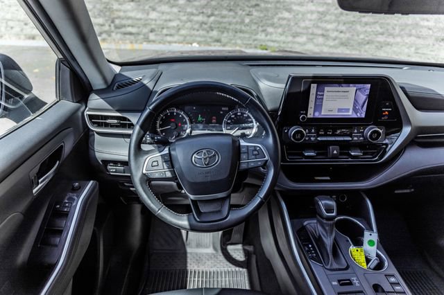 Used 2023 Toyota Highlander XLE AWD/4WD image 27