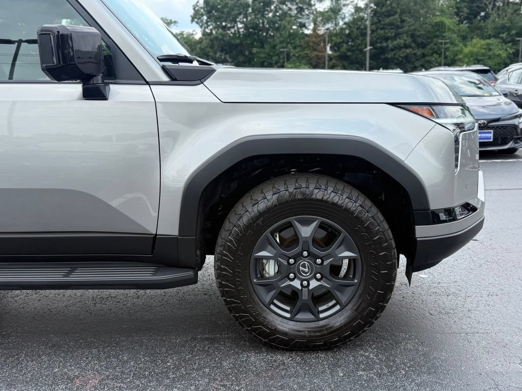 Used 2024 Lexus GX 550 AWD/4WD image 11